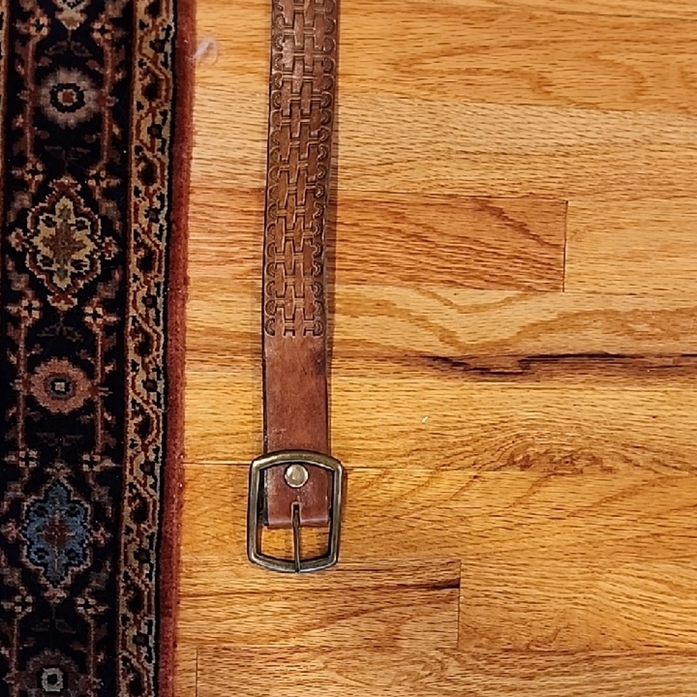 Vintage PinUp Style Tooled Brown Genuine Leather Belt wBrass Buckle SZ Med 1970s